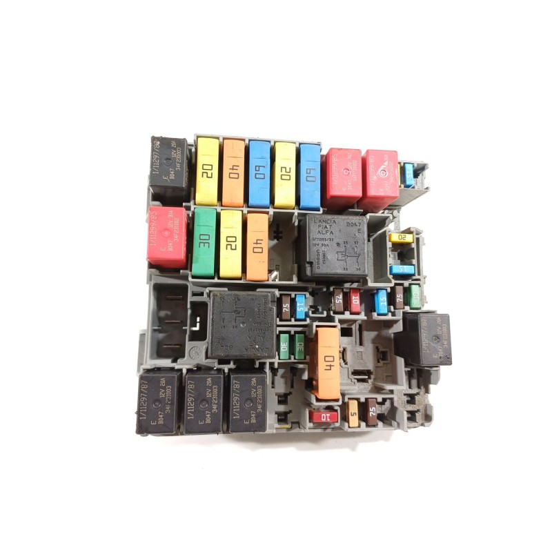 Recambio de caja reles / fusibles para opel combo e tour / life (k9) 1.2 referencia OEM IAM 52028777  
