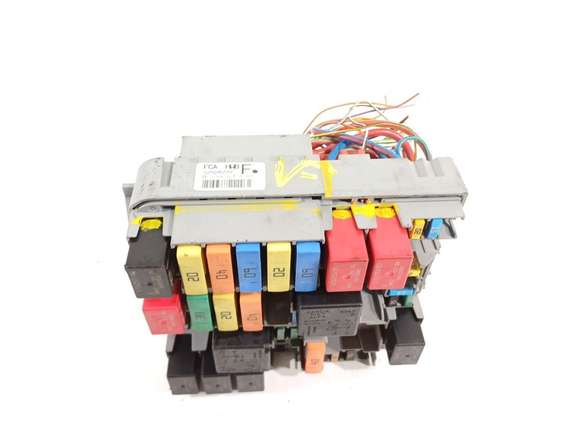 Recambio de caja reles / fusibles para opel combo e tour / life (k9) 1.2 referencia OEM IAM 52028777  