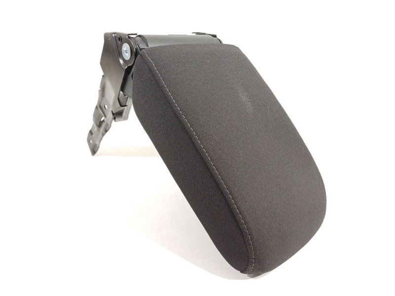 Recambio de apoyabrazos central para volkswagen golf vii lim. advance bluemotion referencia OEM IAM 687774  5G0885961D