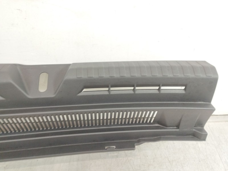 Recambio de moldura para audi a1 sportback (gba) 25 tfsi básico referencia OEM IAM 82A863471  