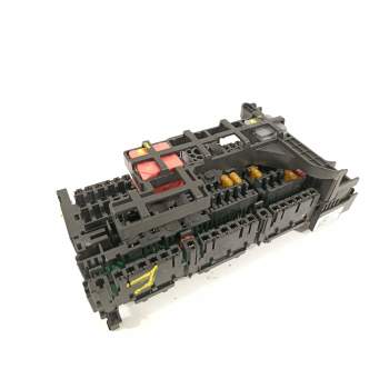 CAJA RELES / FUSIBLES A1679063103 