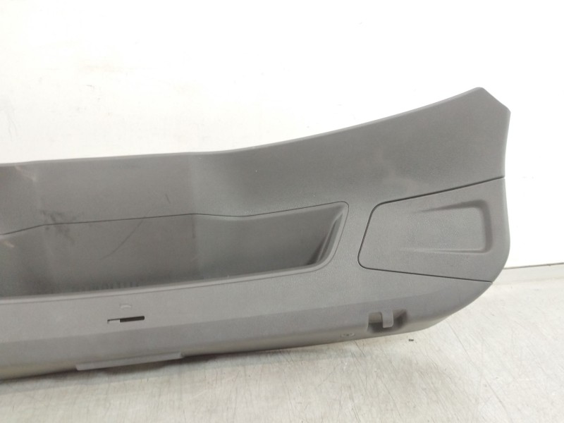 Recambio de guarnecido porton trasero para seat leon (5f1) cupra 280 referencia OEM IAM 5F4867601  