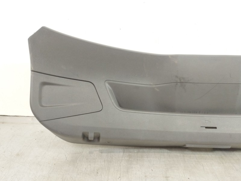 Recambio de guarnecido porton trasero para seat leon (5f1) cupra 280 referencia OEM IAM 5F4867601  