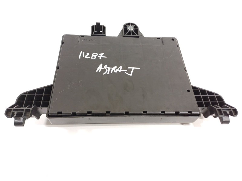 Recambio de caja reles / fusibles para opel astra j lim. selective referencia OEM IAM 13343950  365927271