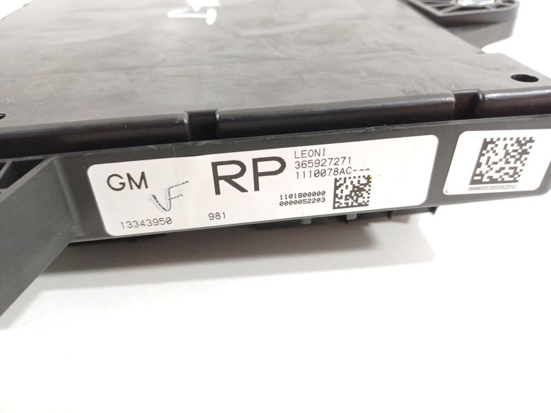 Recambio de caja reles / fusibles para opel astra j lim. selective referencia OEM IAM 13343950  365927271