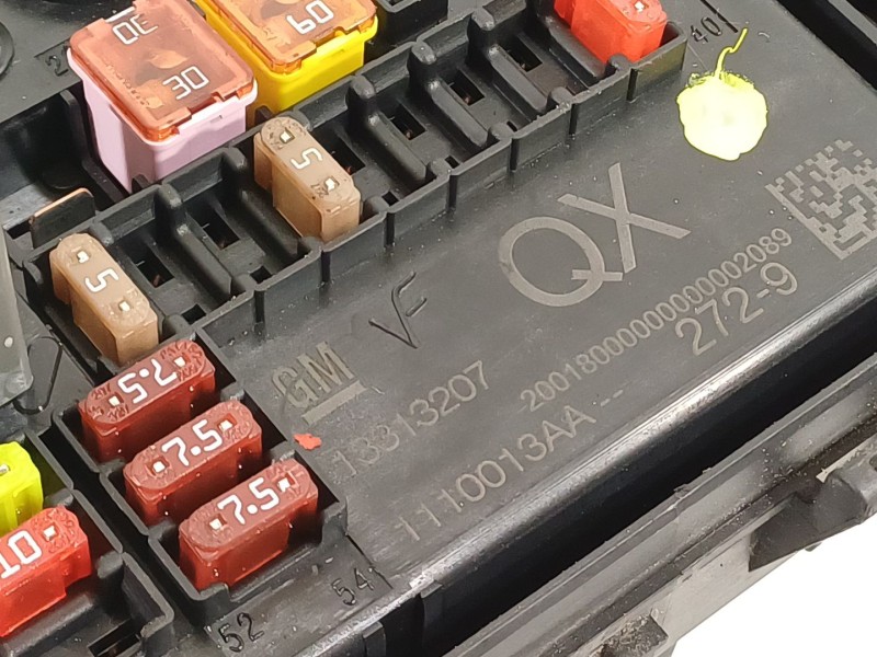 Recambio de caja reles / fusibles para opel astra j lim. cosmo referencia OEM IAM 13313207  1110013AA