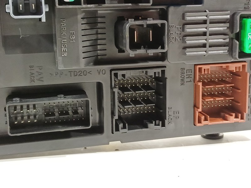 Recambio de caja reles / fusibles para citroën c3 live referencia OEM IAM 9819851180  BSIEL1