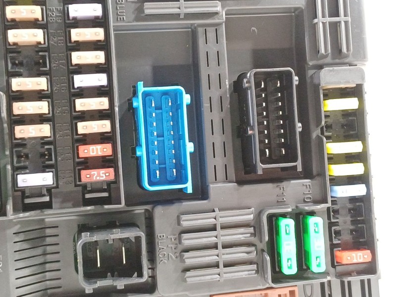 Recambio de caja reles / fusibles para citroën c3 live referencia OEM IAM 9819851180  BSIEL1