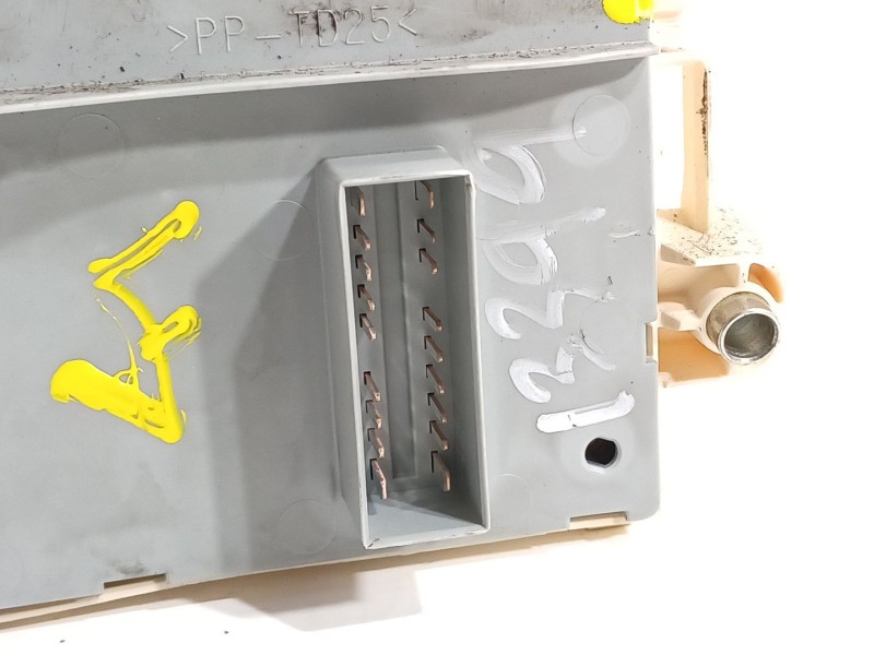 Recambio de caja reles / fusibles para peugeot boxer autobús 2.2 hdi 120 referencia OEM IAM 1349511080  