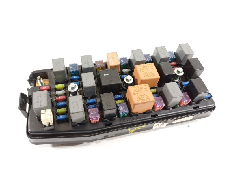 Recambio de caja reles / fusibles para chevrolet captiva 2.0 vcdi lt referencia OEM IAM 06372  