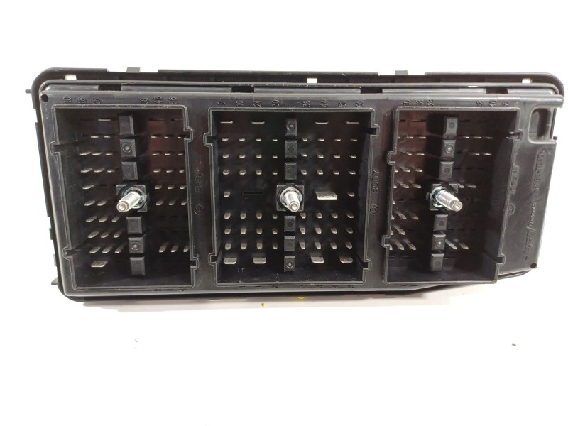 Recambio de caja reles / fusibles para chevrolet captiva 2.0 vcdi lt referencia OEM IAM 06372  