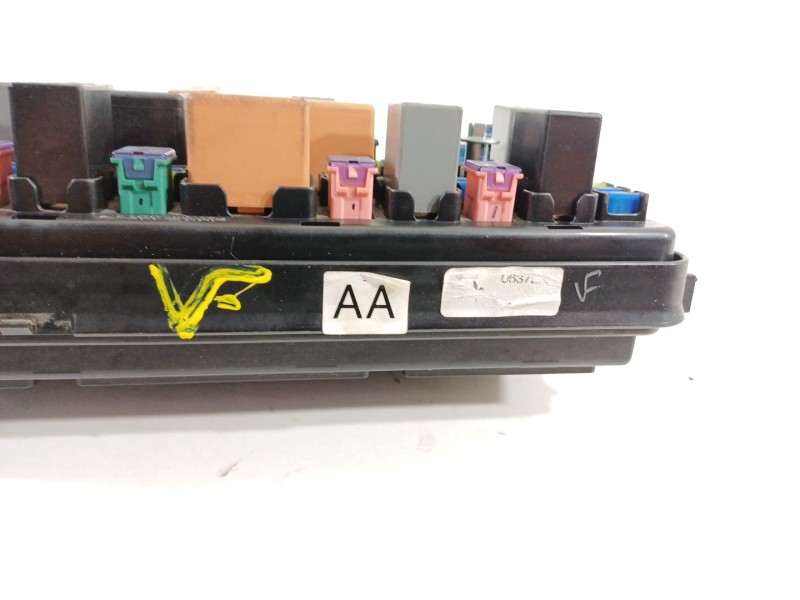 Recambio de caja reles / fusibles para chevrolet captiva 2.0 vcdi lt referencia OEM IAM 06372  