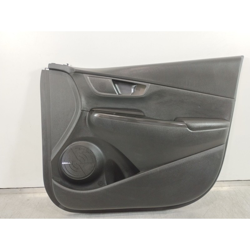 Recambio de guarnecido puerta delantera derecha para hyundai kona tecno 2wd referencia OEM IAM 82380j9000  