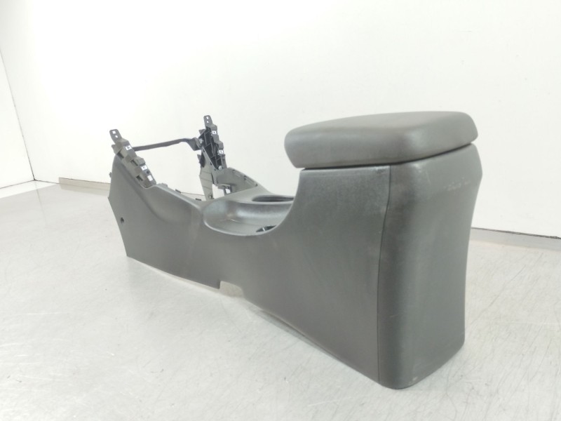 Recambio de apoyabrazos central para hyundai kona tecno 2wd referencia OEM IAM 84611J9000  