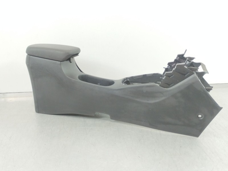 Recambio de apoyabrazos central para hyundai kona tecno 2wd referencia OEM IAM 84611J9000  