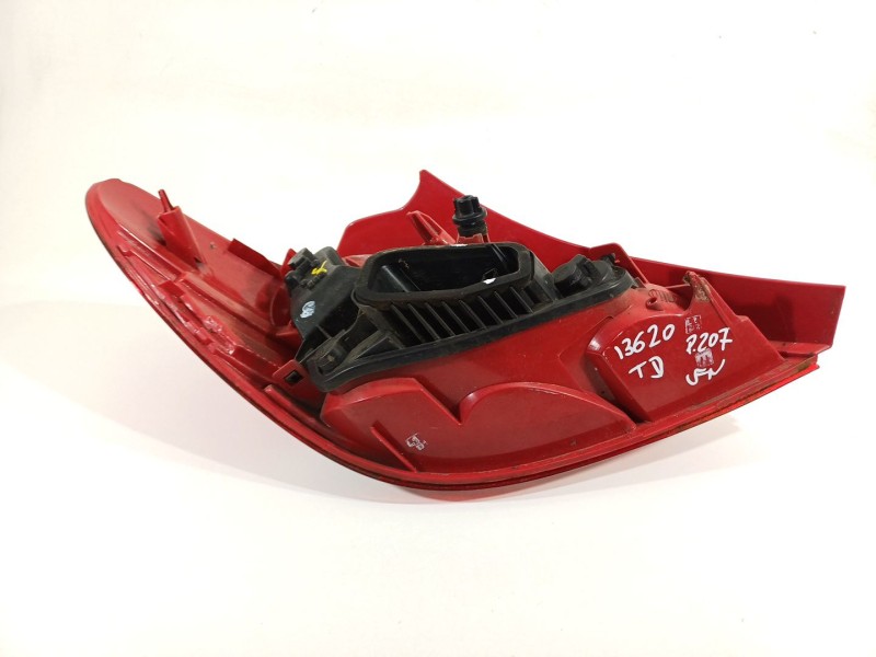 Recambio de piloto trasero derecho para peugeot 207/207+ (wa_, wc_) 1.4 hdi referencia OEM IAM 9686565980  