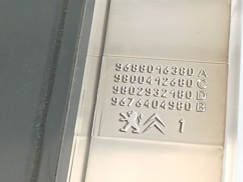 Recambio de luz central de freno para citroën c4 picasso intensive referencia OEM IAM 9688016380  