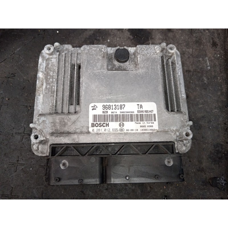 Recambio de centralita motor uce para chevrolet captiva 2.0 vcdi lt referencia OEM IAM 96813187  0281012695