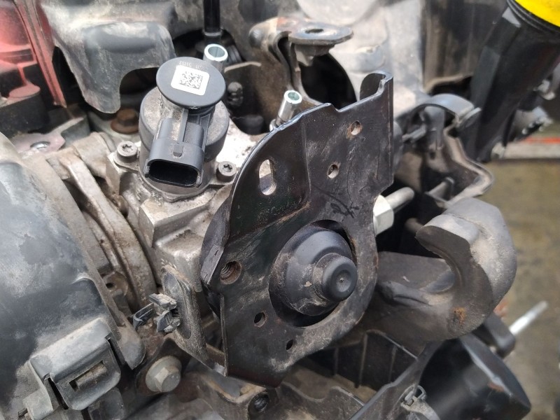 Recambio de bomba inyeccion para dacia sandero ambiance referencia OEM IAM 167007358R 0445010704 H8201434847