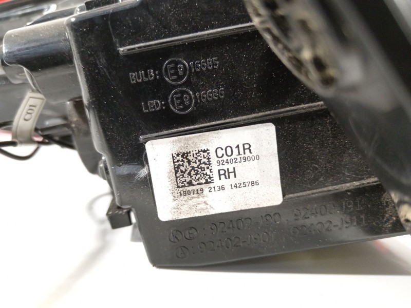 Recambio de piloto trasero derecho para hyundai kona tecno 2wd referencia OEM IAM 92402J9000  