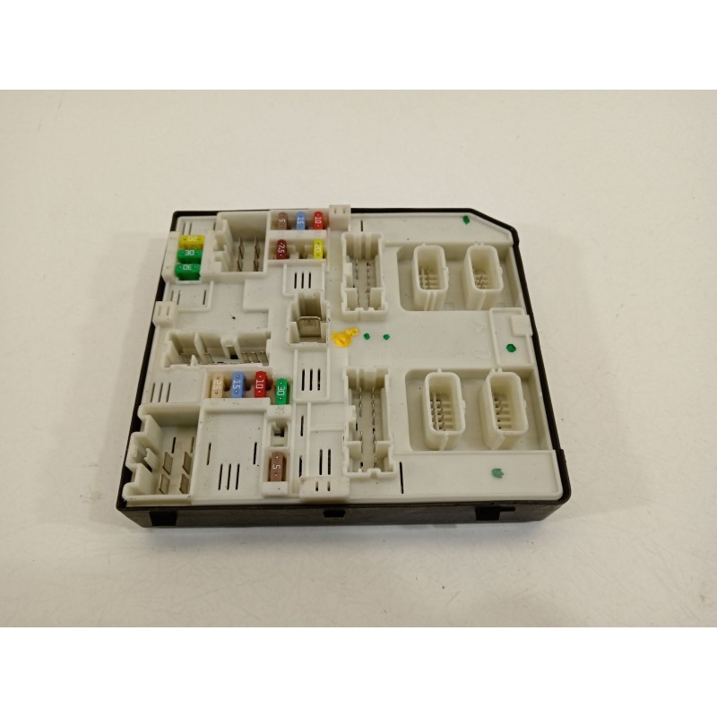 Recambio de caja reles / fusibles para renault megane iii berlina 5 p dynamique referencia OEM IAM 284B62069R 522222F04 USM2010