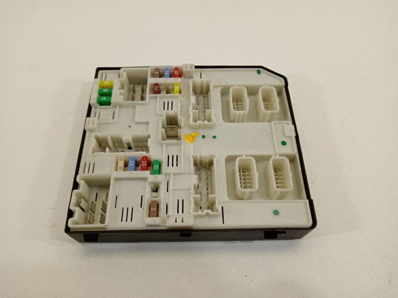 Recambio de caja reles / fusibles para renault megane iii berlina 5 p dynamique referencia OEM IAM 284B62069R 522222F04 USM2010