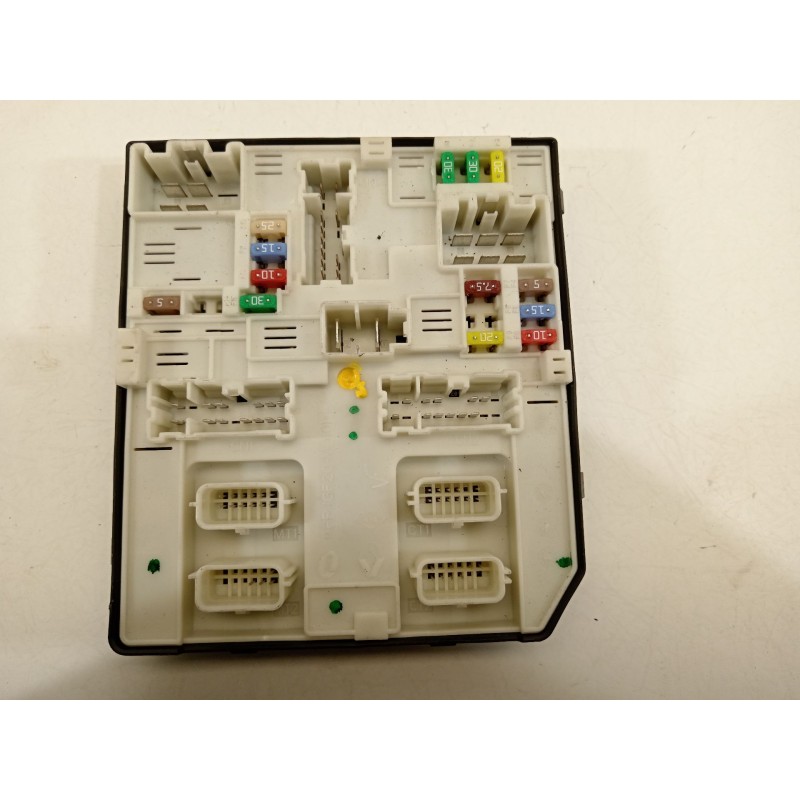 Recambio de caja reles / fusibles para renault megane iii berlina 5 p dynamique referencia OEM IAM 284B62069R 522222F04 USM2010