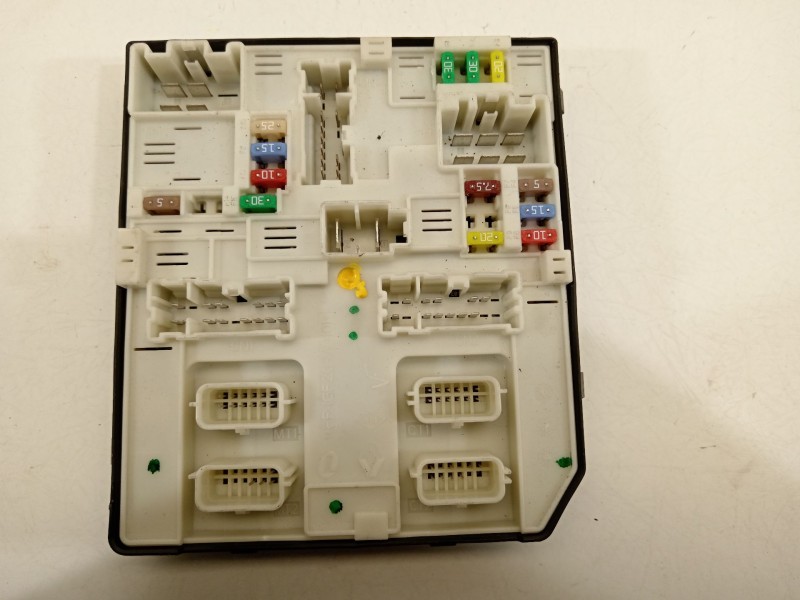 Recambio de caja reles / fusibles para renault megane iii berlina 5 p dynamique referencia OEM IAM 284B62069R 522222F04 USM2010