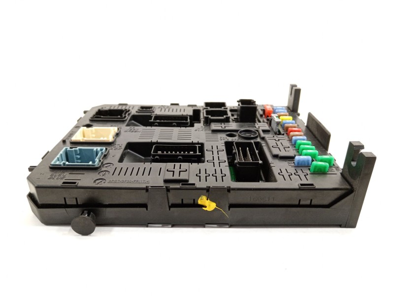 Recambio de caja reles / fusibles para peugeot 5008 premium referencia OEM IAM 9678477180  