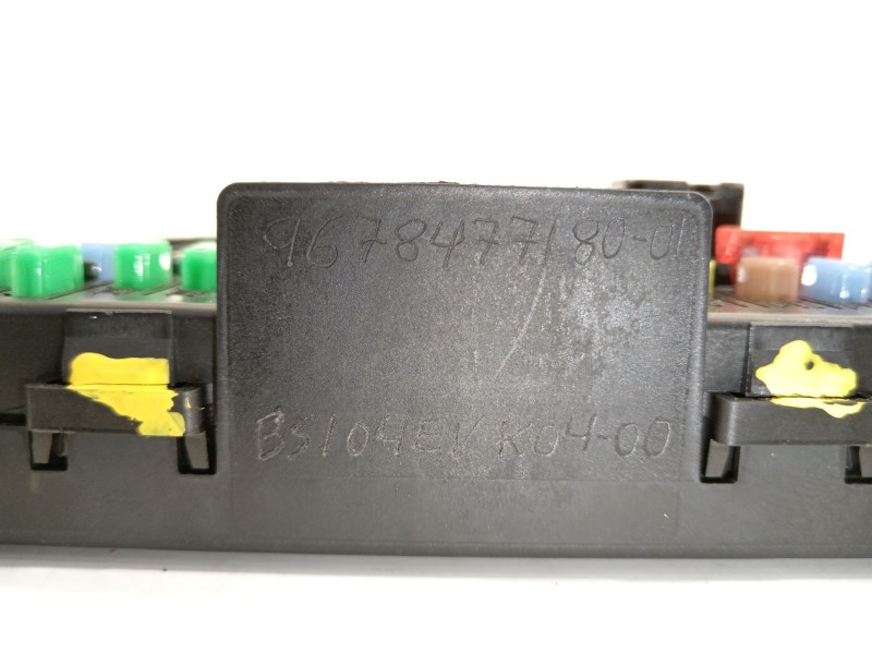 Recambio de caja reles / fusibles para peugeot 5008 premium referencia OEM IAM 9678477180  