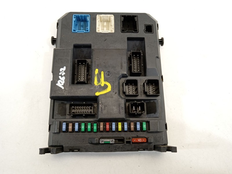 Recambio de caja reles / fusibles para peugeot 207 sw sport referencia OEM IAM 9674021180  