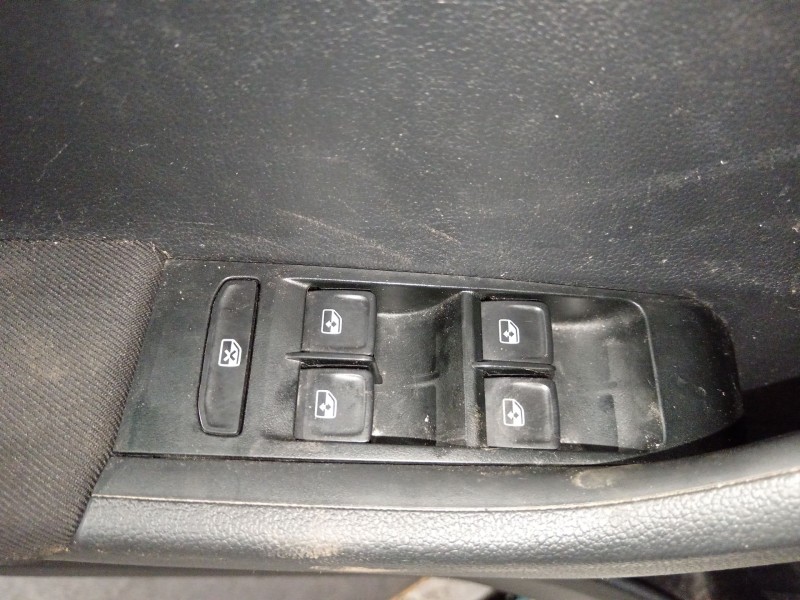 Recambio de mando elevalunas delantero izquierdo para skoda fabia iii (nj3) 1.0 tsi referencia OEM IAM 5E0959857A  