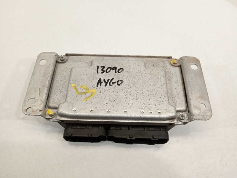 Recambio de centralita motor uce para toyota aygo (kgb/wnb) básico referencia OEM IAM 896610H013  0261208704
