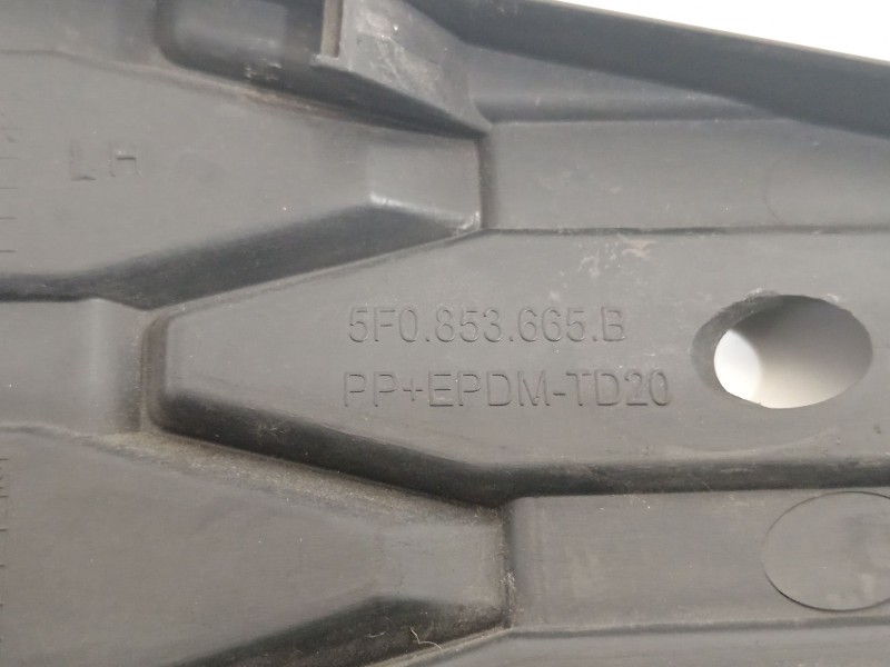 Recambio de rejilla paragolpes izquierda para seat leon sc (5f5) 2.0 tdi referencia OEM IAM 5F0853665B  