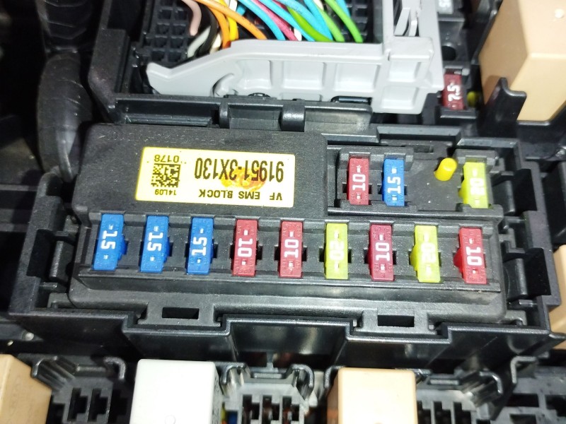 Recambio de caja reles / fusibles para kia cee´d (jd) 1.4 cvvt referencia OEM IAM 919513X130  