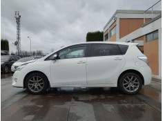 toyota verso (_r2_) del año 2015