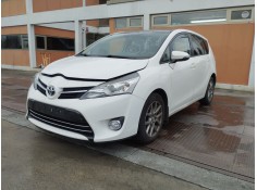 toyota verso (_r2_) del año 2015 2