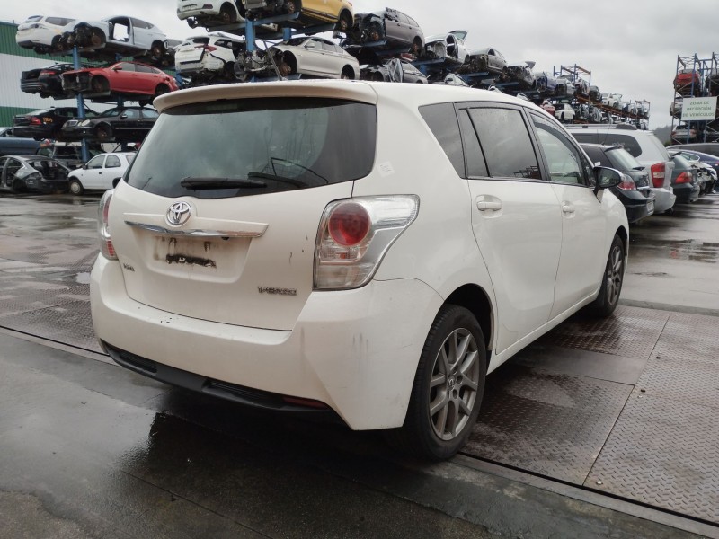 toyota verso (_r2_) del año 2015