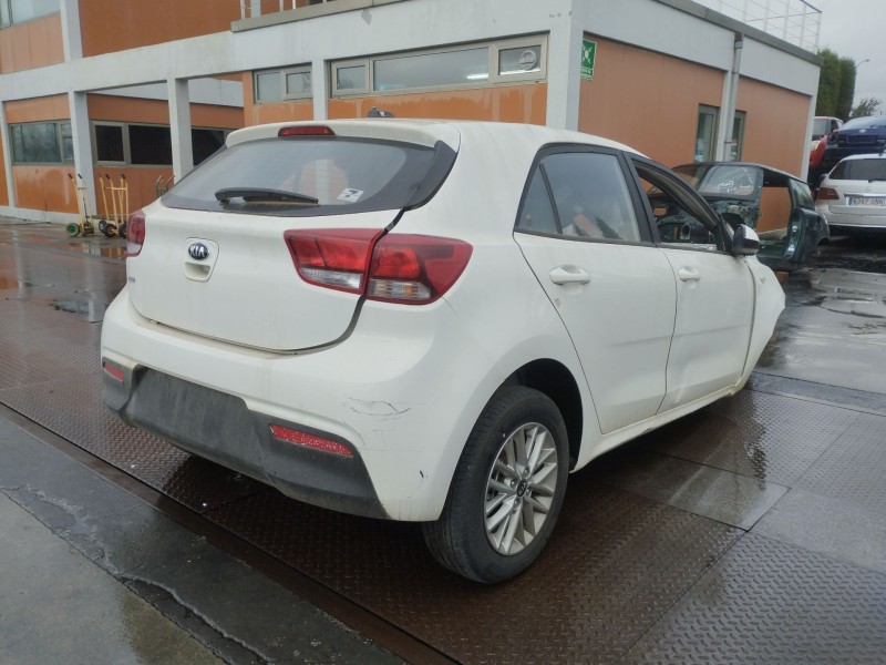 kia rio (yb) del año 2016