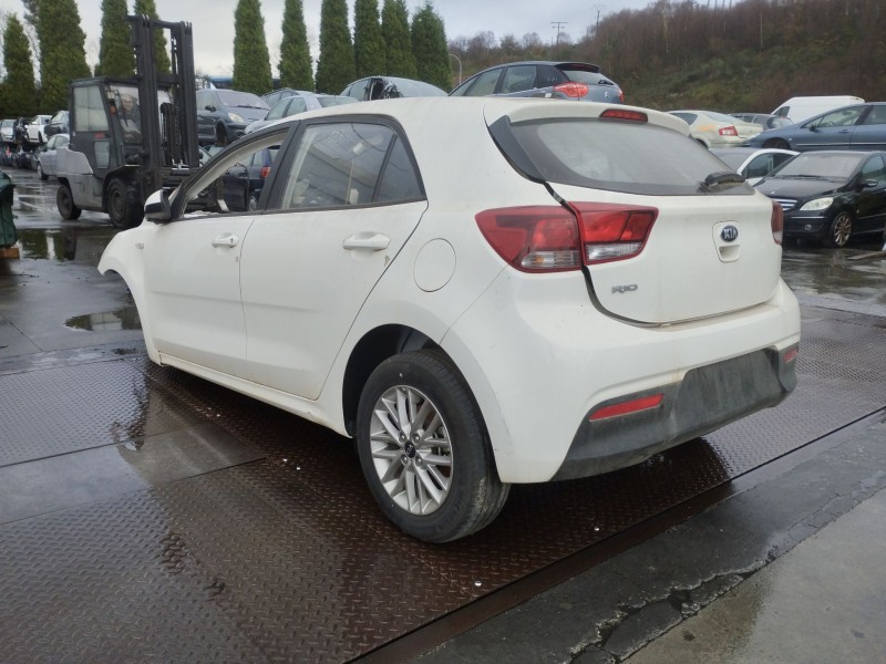 kia rio (yb) del año 2016