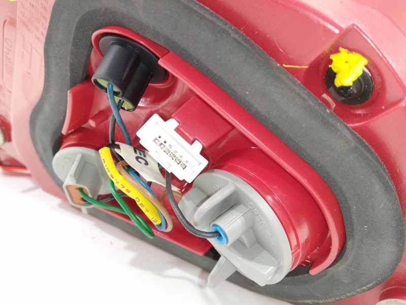 Recambio de piloto trasero izquierdo en porton para kia rio (yb) referencia OEM IAM 92403H8010  92403H8