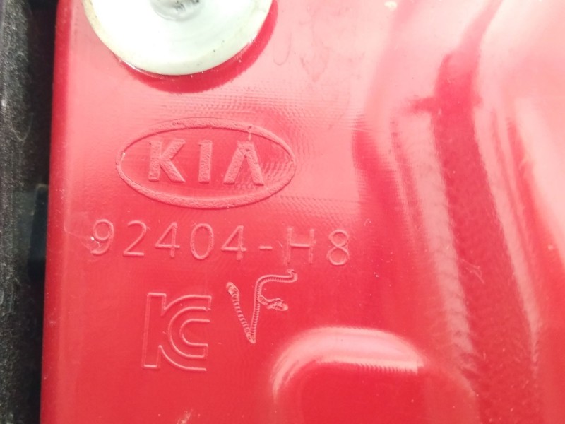 Recambio de piloto trasero derecho en porton para kia rio (yb) referencia OEM IAM 92404H8010  