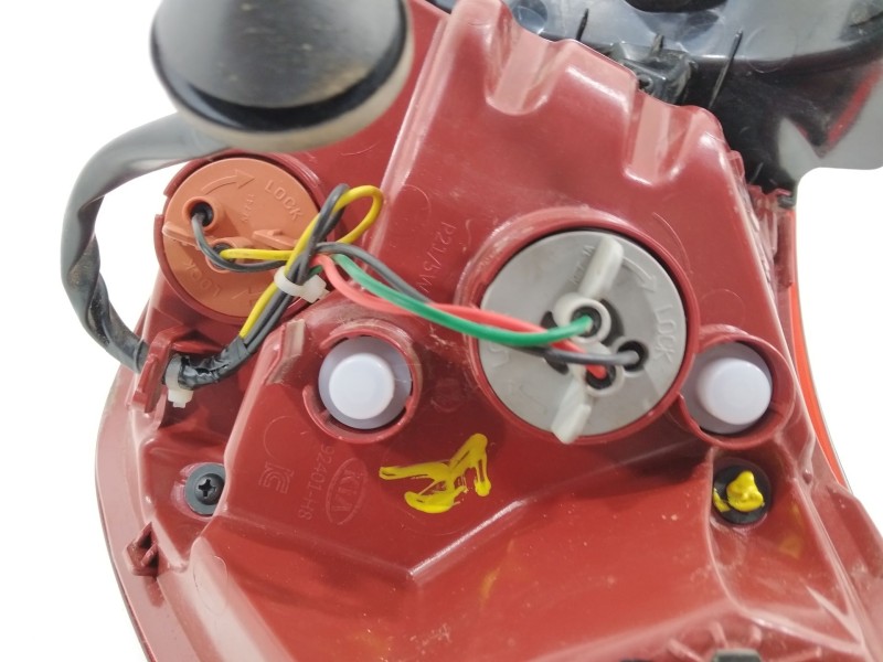 Recambio de piloto trasero izquierdo para kia rio (yb) referencia OEM IAM 92401H8000  