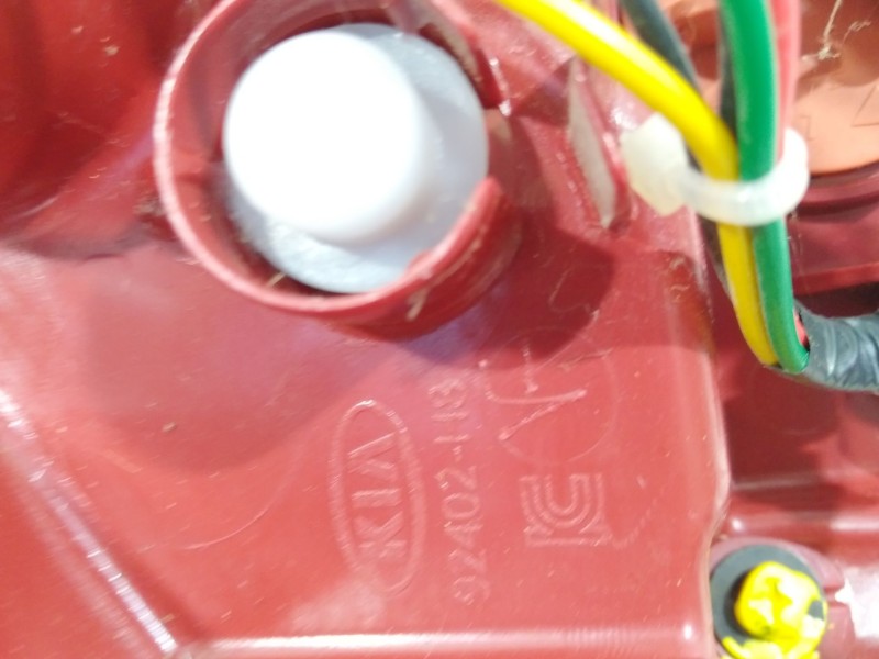 Recambio de piloto trasero derecho para kia rio (yb) referencia OEM IAM 92402H8000  