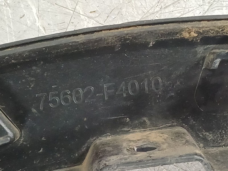 Recambio de aletin delantero izquierdo para toyota c-hr hybrid active referencia OEM IAM 75602f4010  