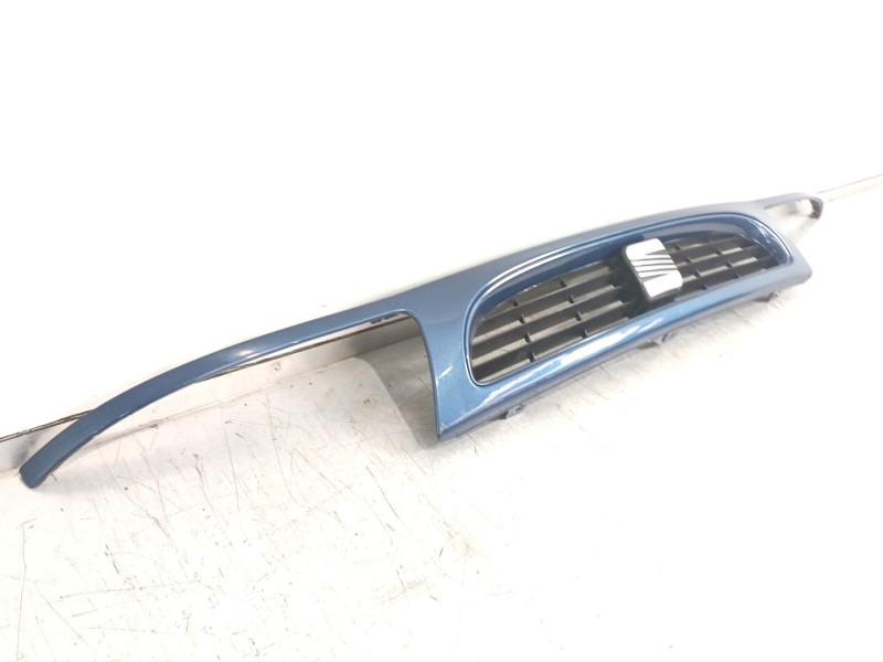 Recambio de rejilla delantera para seat ibiza (6k) básico referencia OEM IAM 6K0854643  