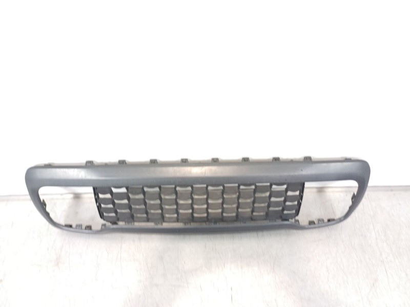 Recambio de rejilla paragolpes delantero para jeep renegade deserthawk 4wd referencia OEM IAM 735589335  735589347