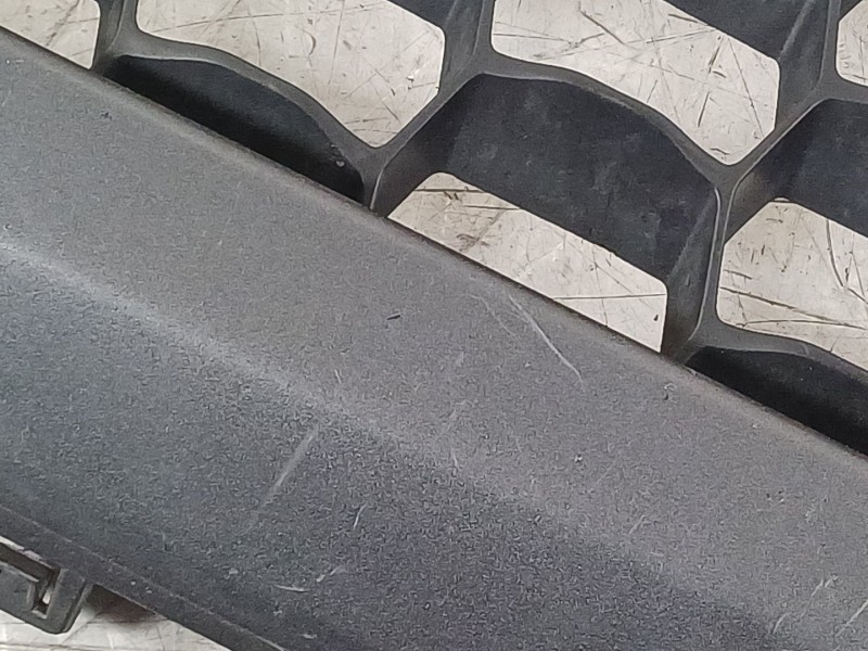 Recambio de rejilla paragolpes delantero para jeep renegade deserthawk 4wd referencia OEM IAM 735589335  735589347