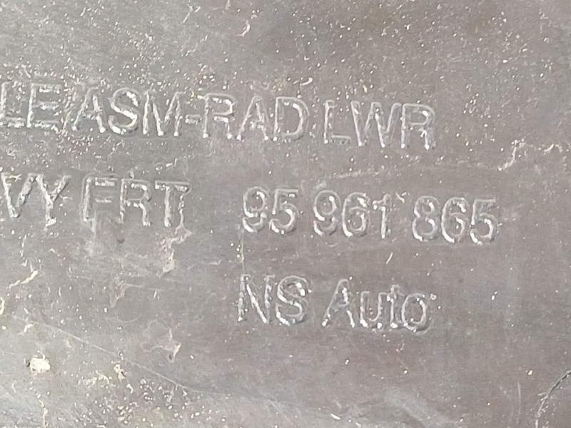 Recambio de rejilla delantera para chevrolet spark basis referencia OEM IAM 95961885  