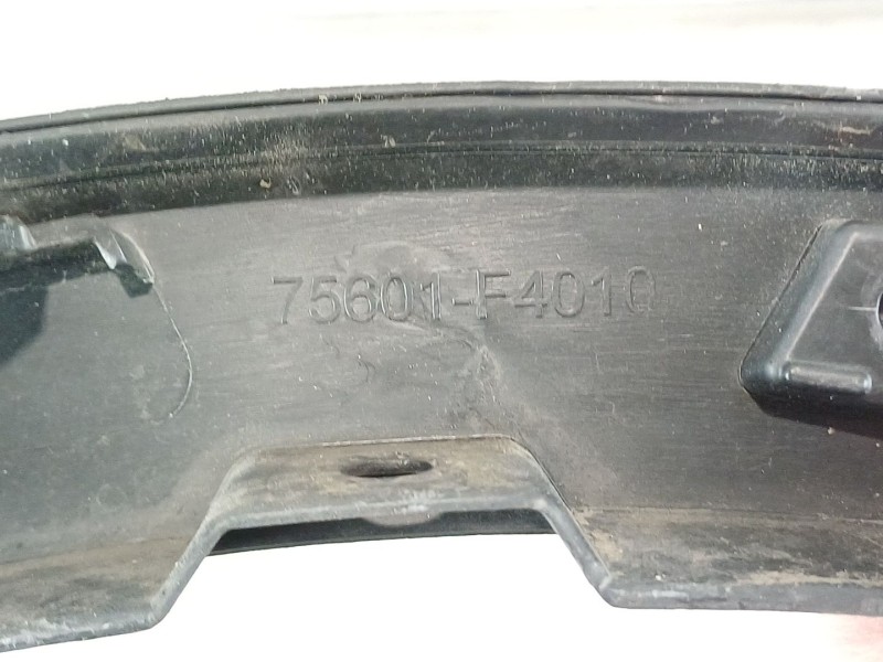 Recambio de aletin delantero derecho para toyota c-hr hybrid active referencia OEM IAM 75601f4010  